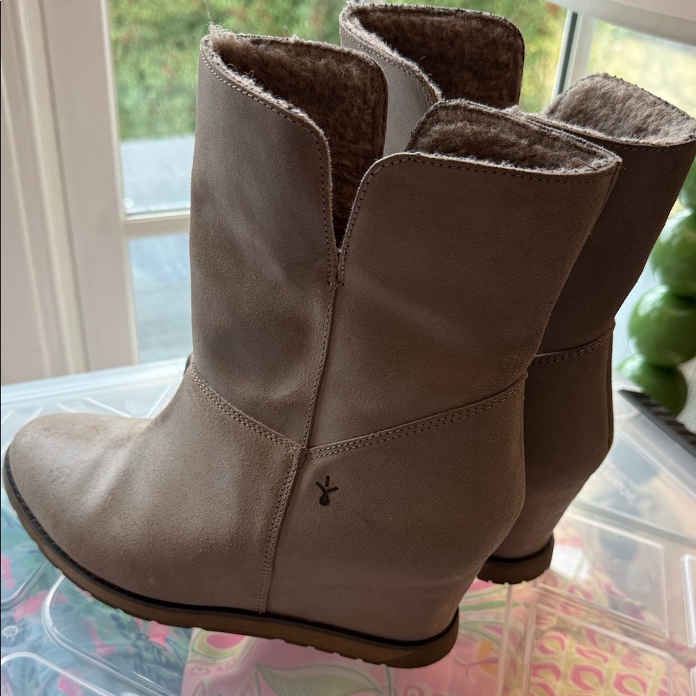 Emu Australia (Ugg) Emerald Tan Suede Wedge Merino Wool Lined Ankle Boots 9